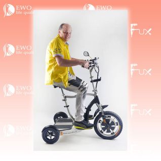 EWO life quality E-Rollator Lenker zum Körper gebogen